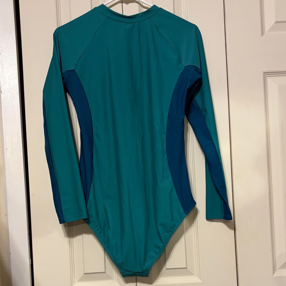Cupshe Colorblock Zip-Up Long Sleeve Rashguard Swimsuit - Picture 5 of 5